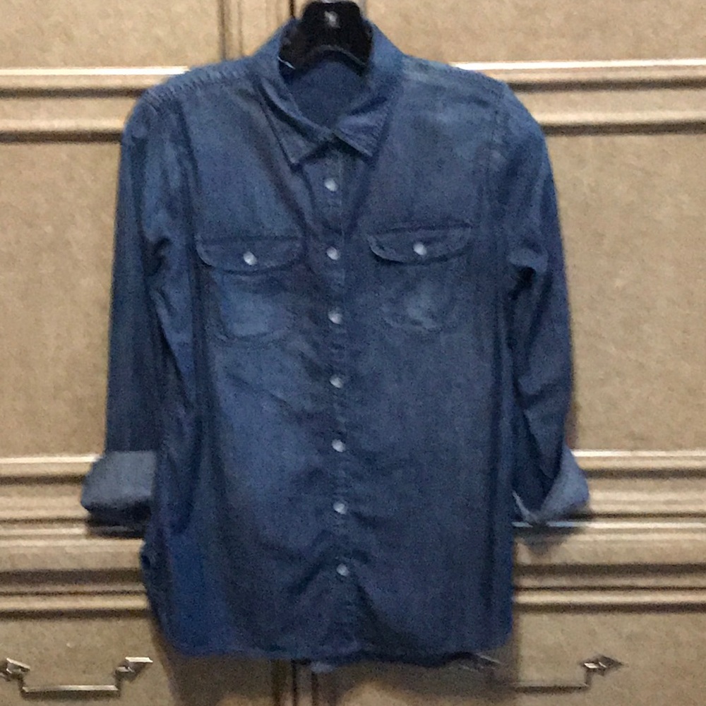 LIGHTWEIGHT DENIM BLUE BUTTON DOWN SHIRT - Picture 2 of 5